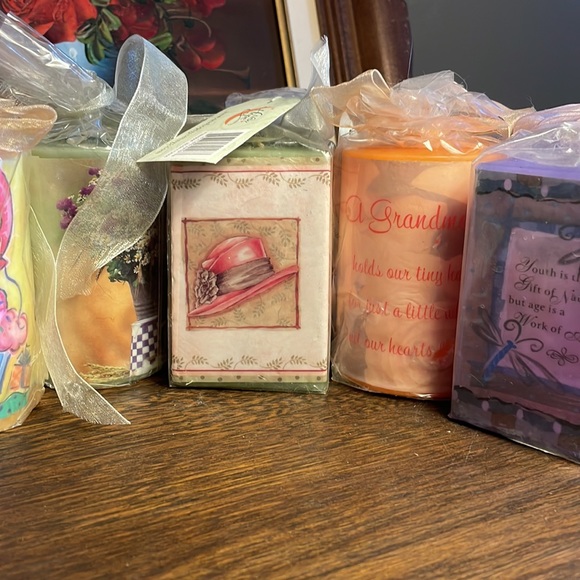 Lot of 7 Pretty Decorative Candles - Picture 3 of 3
